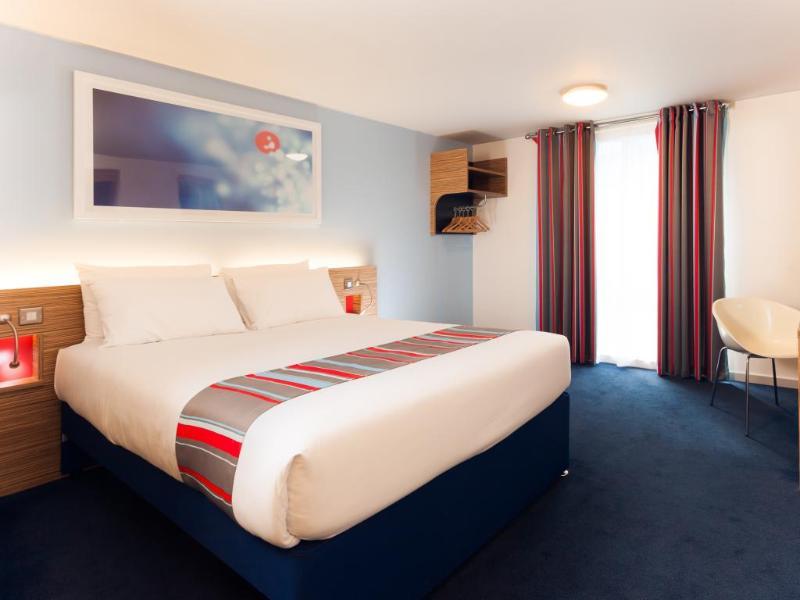 Travelodge Liverpool Central Exchange Street Exterior photo